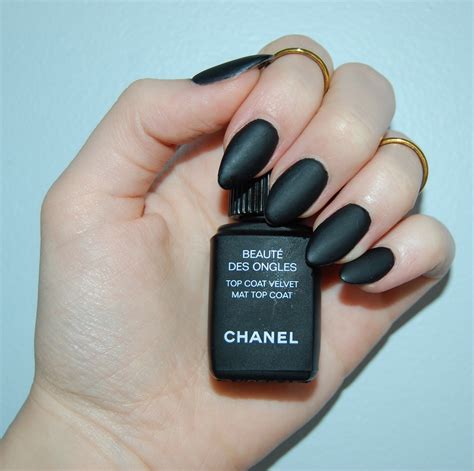 chanel gel top coat|Chanel nagellack base coat.